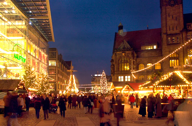 Chemnitz - Weihnachtsmarkt vor dem Rathaus - &copy;Sven Gleisberg - Touristinformation Chemnitz