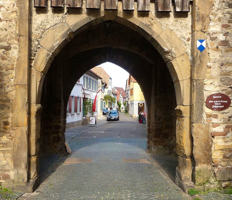 Freinsheim - Haintor - &copy;Immanuel Giel - Wikimedia