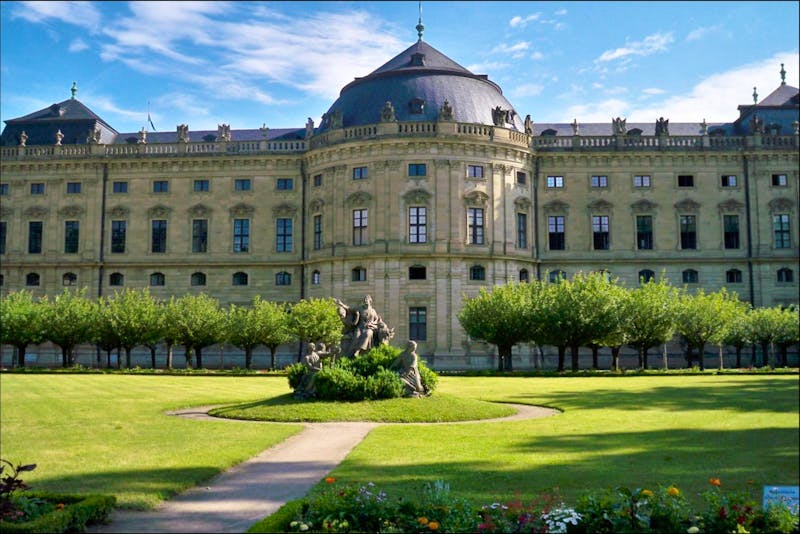 Würzburg - Residenzschloss vom Garten aus - ©Irene Schneider