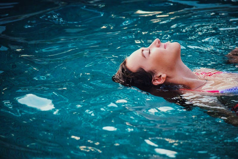Schwimmbad Schwimmen Relax Wellness Entspannung - ©Bild von Pexels auf Pixabay