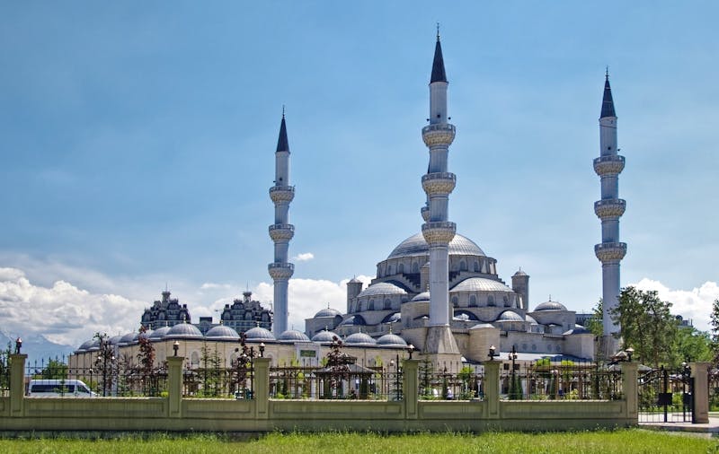 Neue Zentralmoschee in Bischkek, Kirgisistan - &copy;Bild von Makalu auf Pixabay