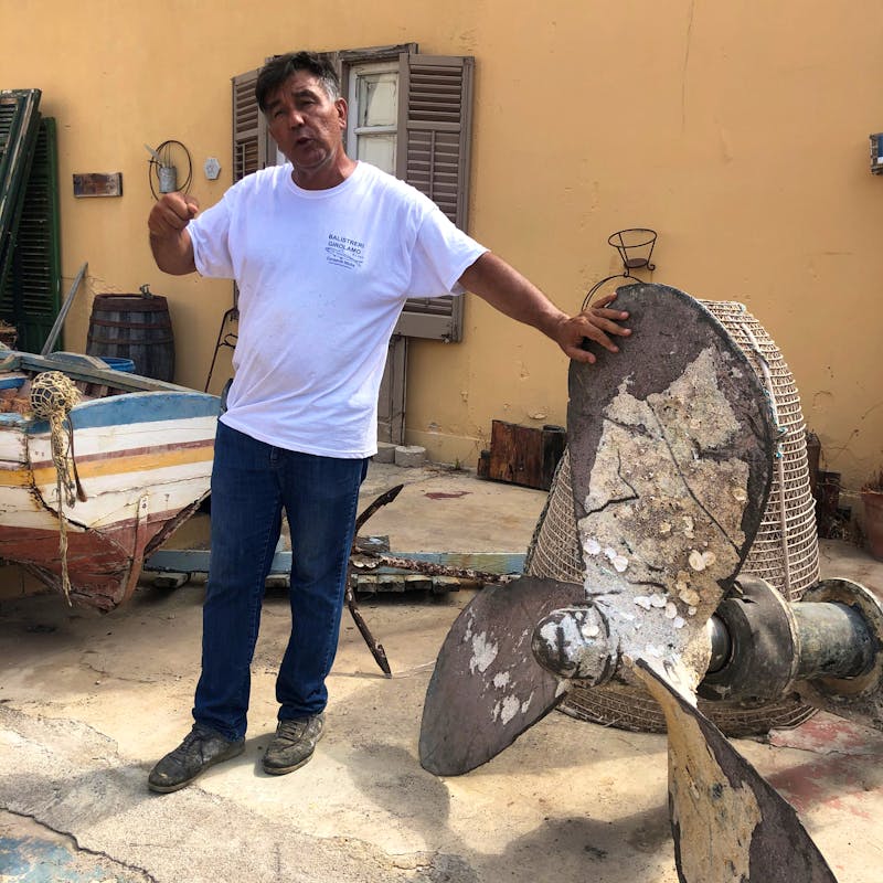 Michelangelo Balistreri mit Boot, Mafia - ©Dr. Uwe Lorenz / Eberhardt TRAVEL