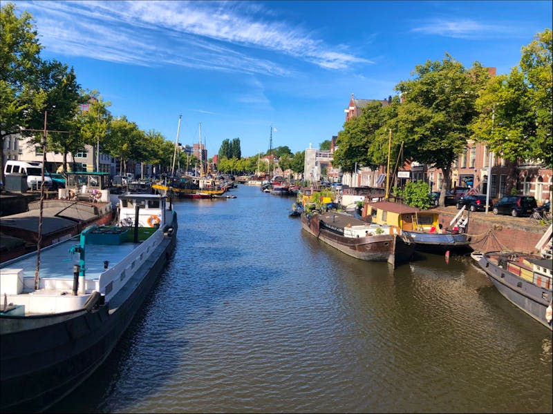 Groningen während einer Grachtenfahrt entdecken - ©Sabine Letzybyll - Eberhardt TRAVEL
