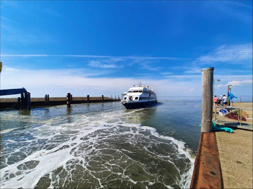 Fähre zur Hallig Hooge an der Nordsee &ndash; &copy; Eberhardt TRAVEL - Franziska Bergmann