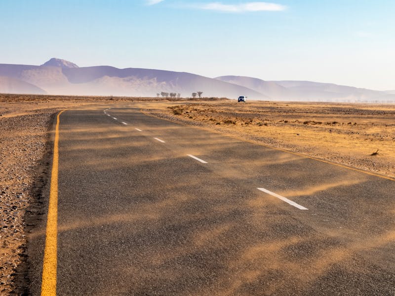 Unendliche Weite in Namibias Wüsten-Landschaft - ©Bild von Kevin Schmid auf Pixabay