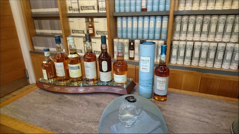 verschiedene Whiskys in Oban - Schottland - ©Eberhardt TRAVEL - Stefan Jahnke
