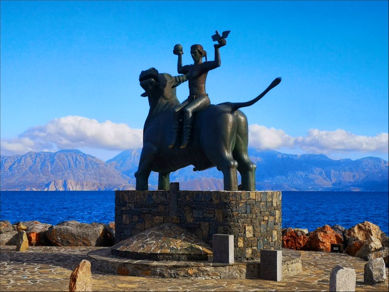 Statue der Europa am Hafen von Agios Nikolaos - ©Eberhardt TRAVEL - Juliane Voigt