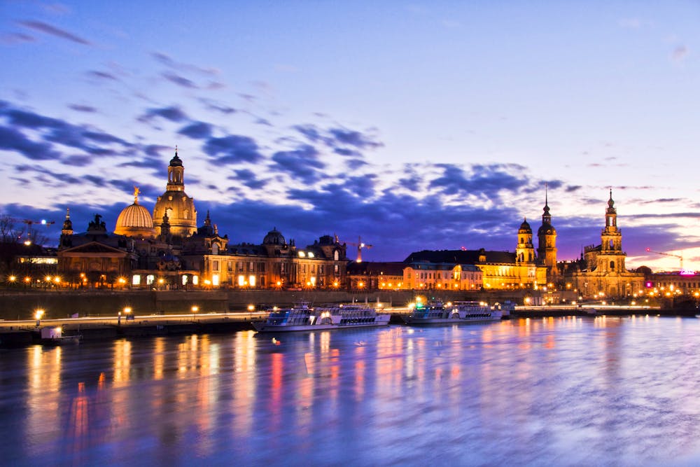 Dresden am Abend - Elbe und Altstadt-Panorama &ndash; &copy; Pixabay