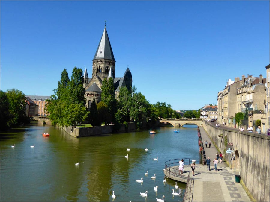 Metz - Blick über die Moselarme zur Temple Neuf – © Claudia Bernhardt