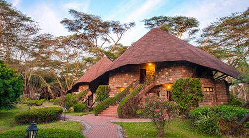 Naivasha Sopa Lodge - Außenansicht der Cottages – © Naivasha Sopa Lodge / Lets Go Africa Reisen