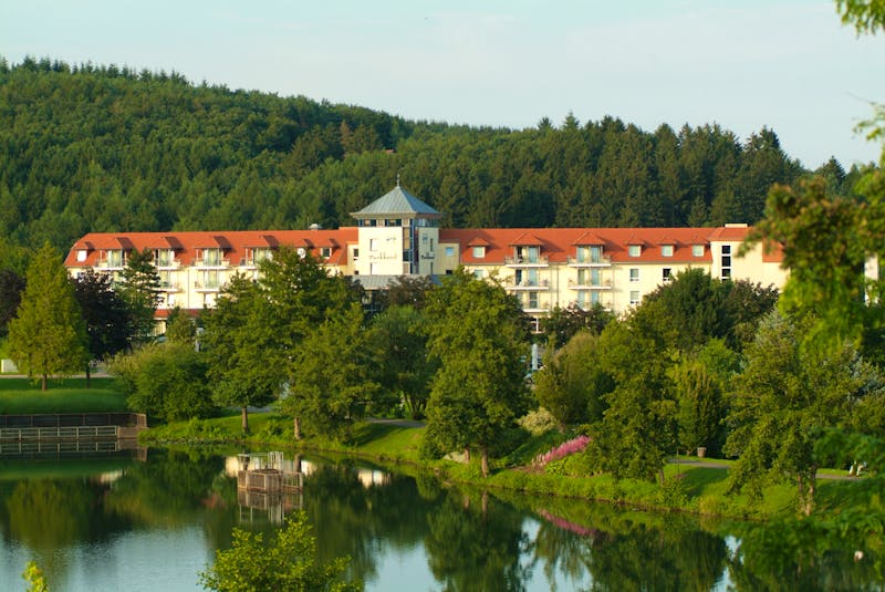 Parkhotel Weiskirchen - Außenansicht im Sommer - ©Parkhotel Weiskirchen / DH STUDIO Köln