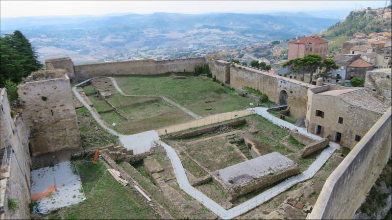 Castello di Lombardia Enna - ©Maja Petermann