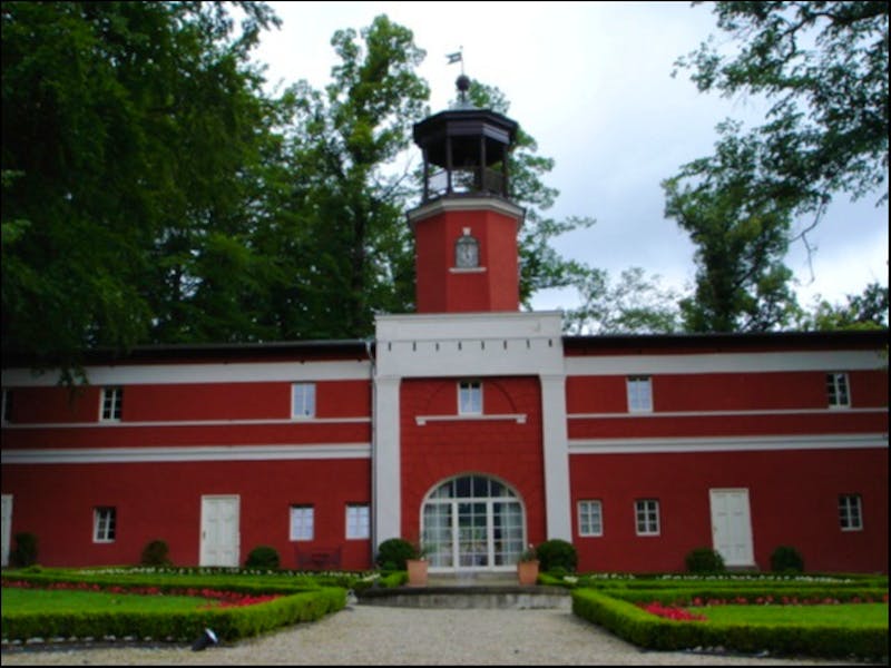 Schloss Stonsdorf im Hirschberger Tal - Kavalleriehaus - ©Petra Hanschke - Eberhardt TRAVEL