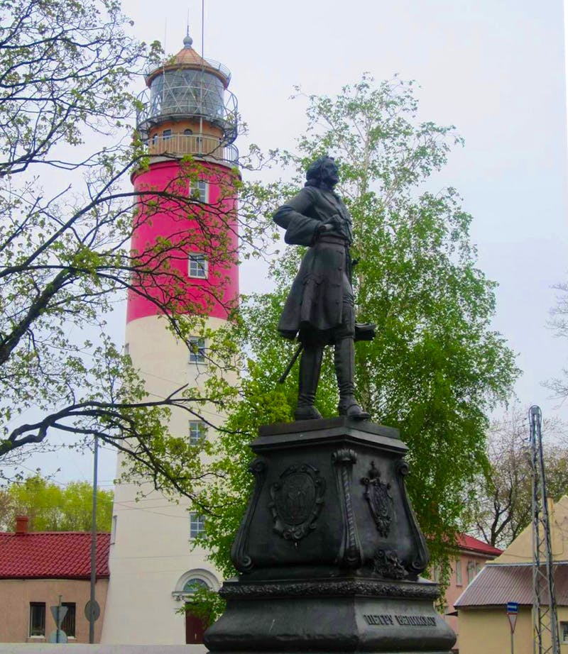 Leuchtturm und Peter der Große in Baltijsk (Pillau) - ©Eberhardt TRAVEL - Carola Seidel