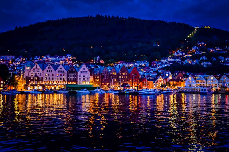 Bergen am Abend - ©Foap - VisitNorway.com