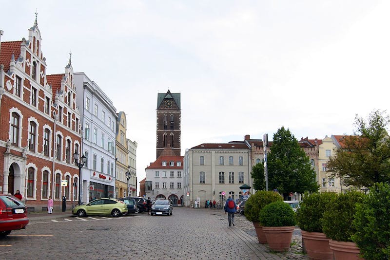 Wismar - Markplatz mit Kommandantenhaus und Turm von St. Marien - ©Siegfried von Brilon - Wikimedia