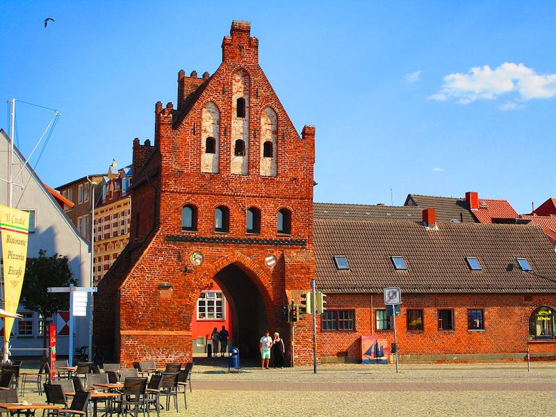 Wismar - Wassertor - ©QCA7 - Wikimedia