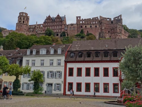 Heidelberg - Blick  vom Karlsplatz auf das Schloss &ndash; &copy; Hans-Joachim Trutz