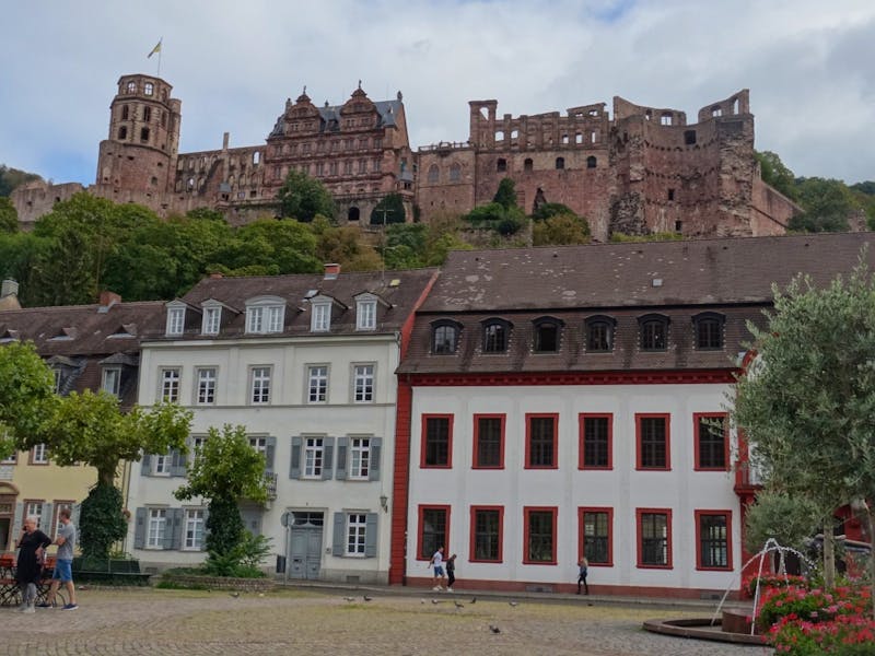 Heidelberg - Blick  vom Karlsplatz auf das Schloss - ©Hans-Joachim Trutz