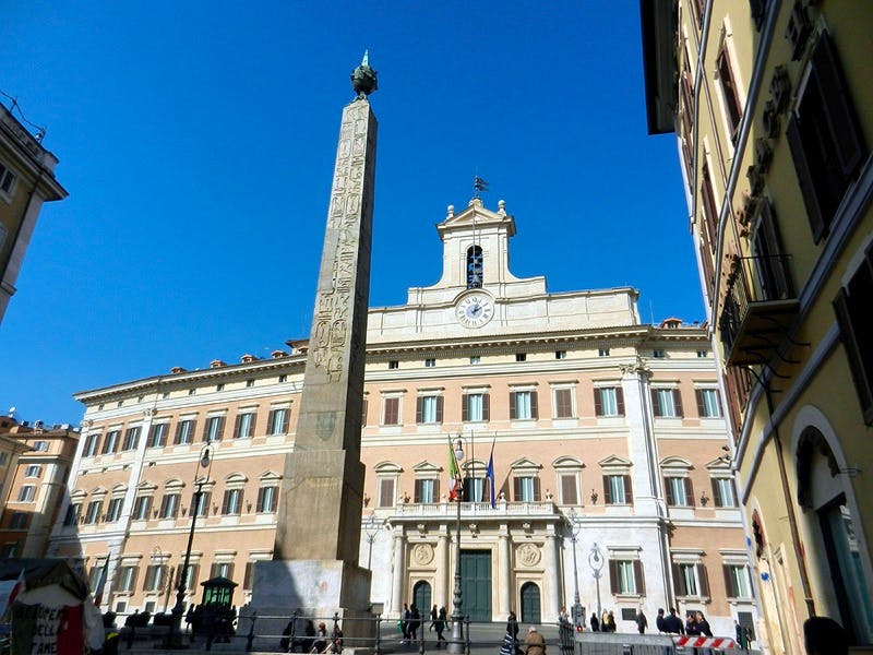 Rom - Hotel Nazionale und Ägyptischer Obelisk - ©Geobia - Wikimedia