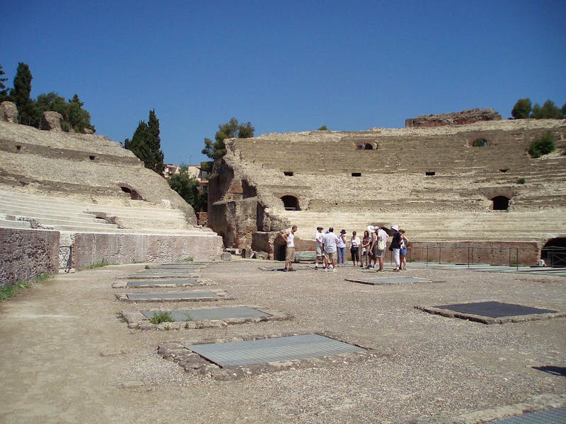Pozzuoli - Aphitheater - ©David Holt - Wikimedia