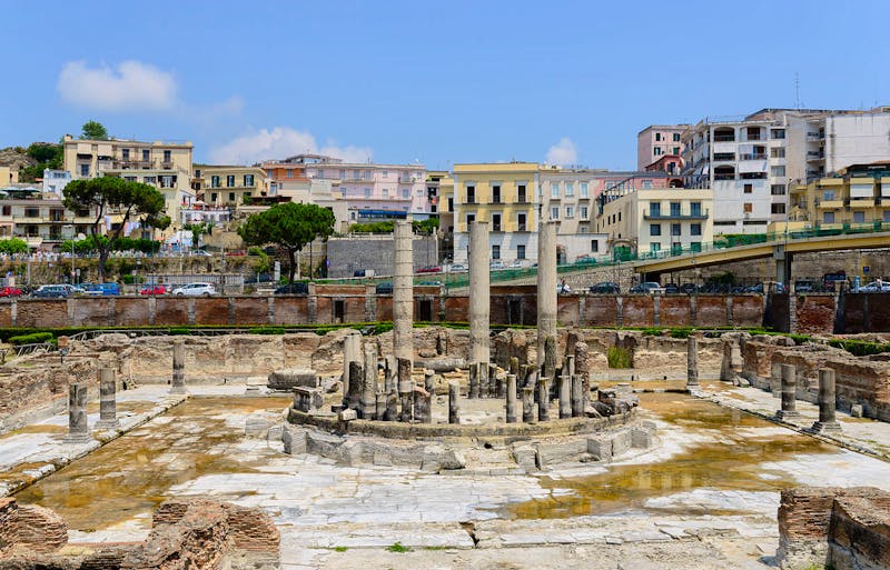 Pozzuoli - Serapis-Tempel - ©Norbert Nagel - Wikimedia