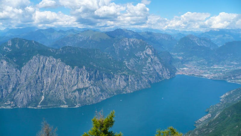 Blick vom Monte Baldo auf nördlichen Gardasee - ©Sabine Herda