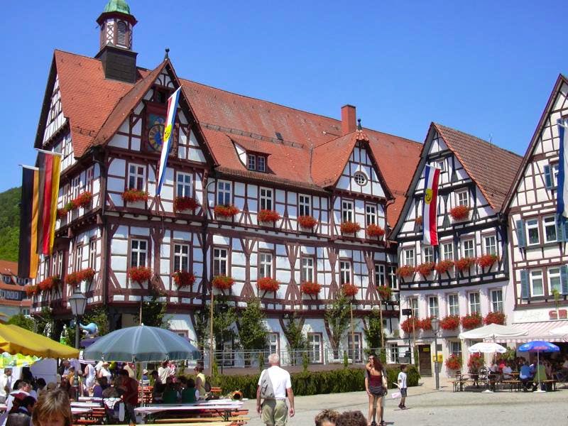 Bad Urach - Marktplatz - ©Ssch - Wikimedia