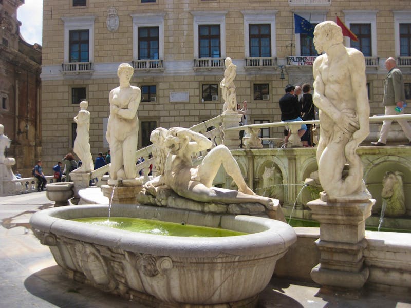 Palermo - die Skulpturen an der Fontana Pretoria  - ©Annette Zocher