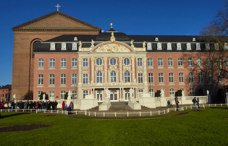 Trier - kurfürstliches Palais mit Konstantin Basilika - ©Gabriele Sauer