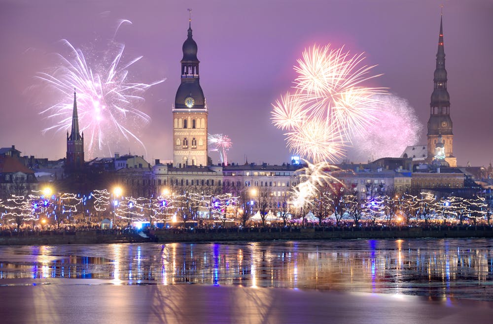 Riga - Feuerwerk zu Silvester &ndash; &copy; Jelena Dautova - stock.adobe.com
