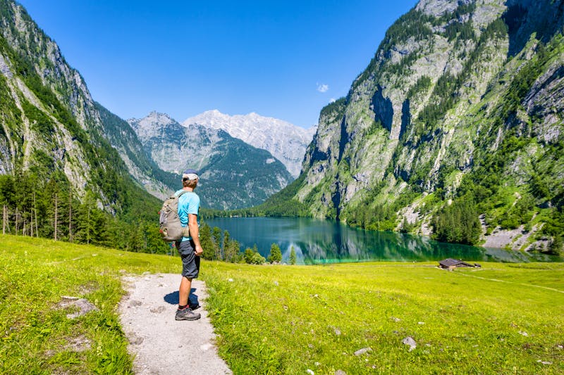 Wanderer in Berchtesgaden am Königssee in Bayern - ©©mRGB - stock.adobe.com