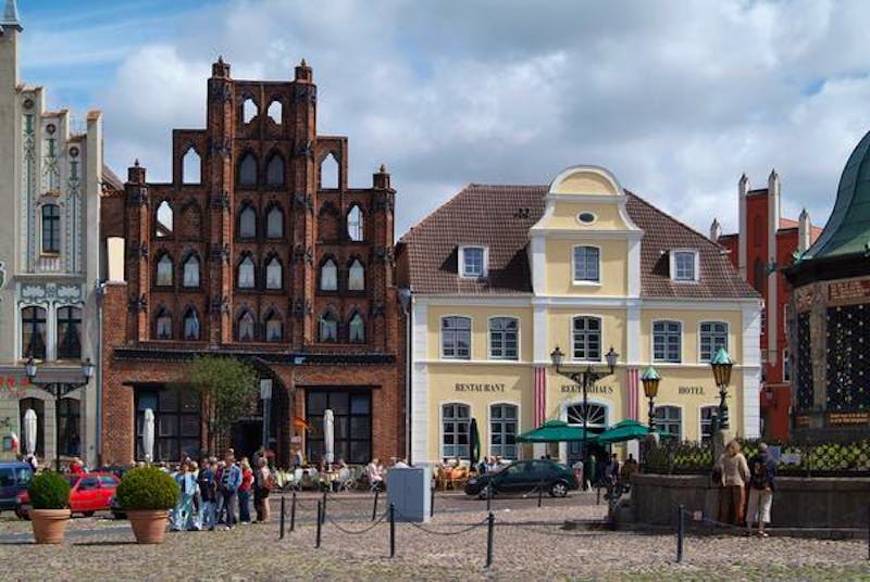 Wismar - Alter Schwede, Reuterhaus und Wasserkunst - ©Hanjo Volster - Hansestadt Wismar