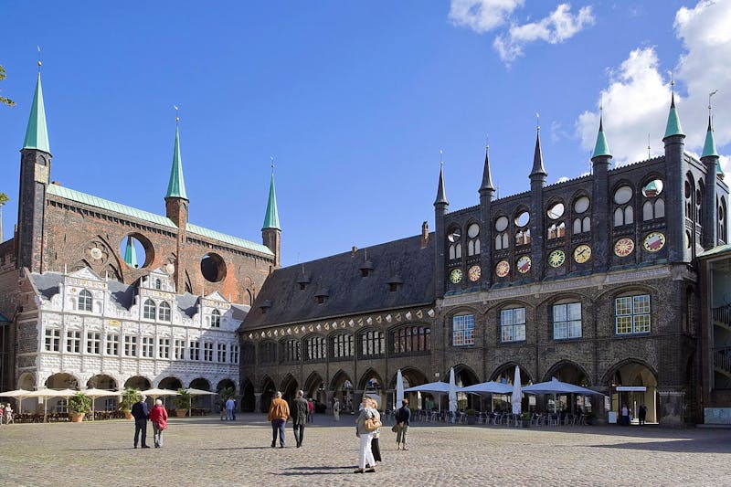 Lübeck - Marktplatz mit dem Rathaus - ©Mylius - Wikimedia