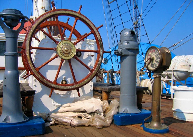 Stralsund - Gorch Fock I Ruder und Maschinentelegraf - ©Sven Wolter - Wikimedia