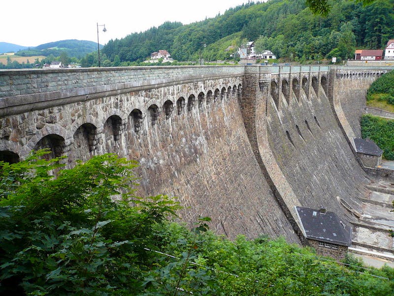 Diemelsee - Staumauer - &copy;Rainer Lippert - Wikimedia