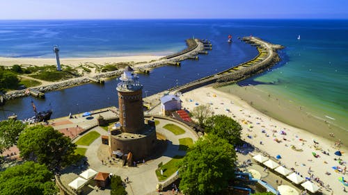 Leuchtturm in Kolberg an der polnischen Ostsee &ndash; &copy; konradkerker - stock.adobe.com