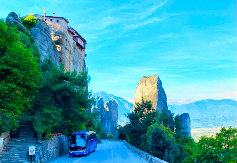 Eberhardt-Reisebus an den Meteora-Klöstern - ©Eberhardt TRAVEL - Jörg Hoffmann