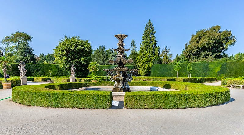Schloss Lednice - Brunnen im Park - ©Michal Klajban - Wikimedia