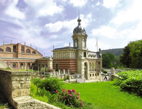 Rotkäppchen Sektkellerei Freyburg – © Rotkäppchen-Mumm Sektkellereien Gmbh