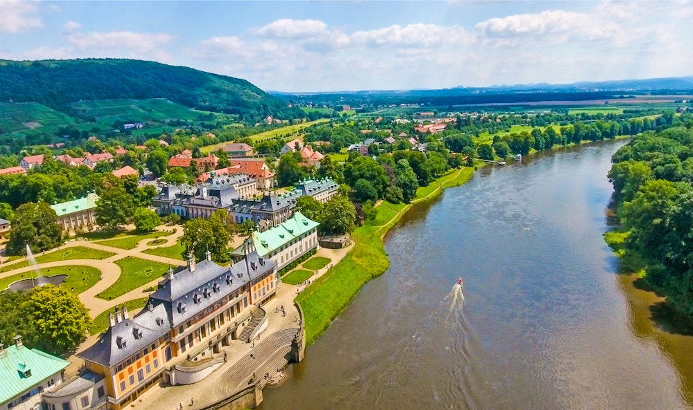 Schloss Pillnitz an der Elbe bei Dresden – © ©jovannig - stock.adobe.com