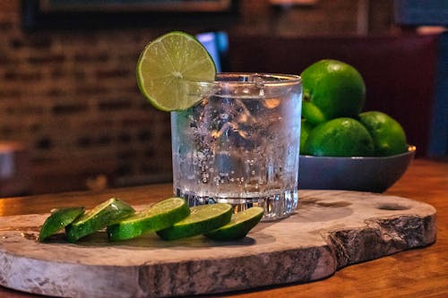 Gin Verkostung &ndash; &copy; Bild von Ernest_Roy auf Pixabay