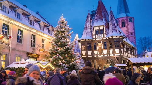 Michelstadt - Weihnachtsmarkt vor dem Rathaus &ndash; &copy; Kulturamt Michelstadt