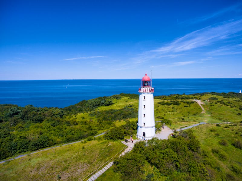 Hiddensee - Leuchtturm und Dornbusch - ©artefacti - Adobe Stockphoto