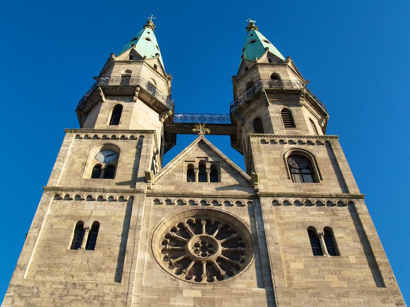 Stadtkirche Meiningen mit Kreuzpfennig - ©Ralph Maats - stock.adobe.com
