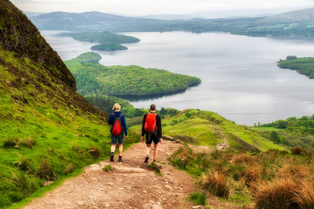 Wandern in Schottland - Panoramablick auf den See Loch Lomond &ndash; &copy; ©Jaroslav Moravcik - stock.adobe.com