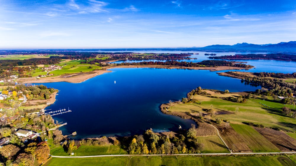 Chiemsee im Herbst - Luftbild-Panorama &ndash; &copy; ©Maximilian - stock.adobe.com