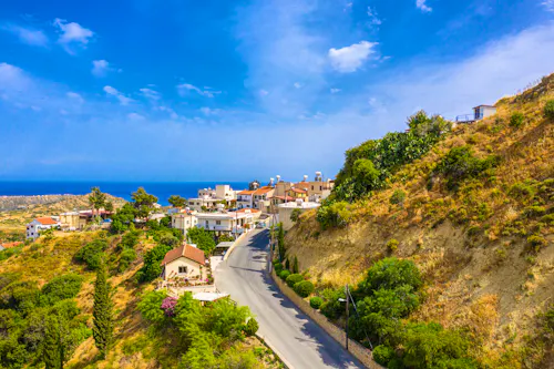Dorf Pissouri bei Limassol mit Aussicht auf das Mittelmeer &ndash; &copy; ©Grispb - stock.adobe.com