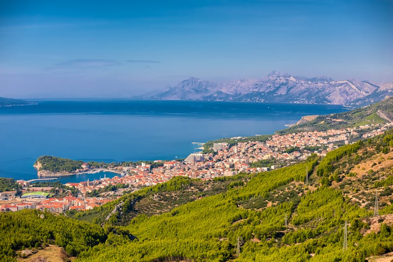 Kroatien Wandern Makarska Riviera - Stadt Makarska von Oben - Kroatien - ©www.ivanisevicivan.com