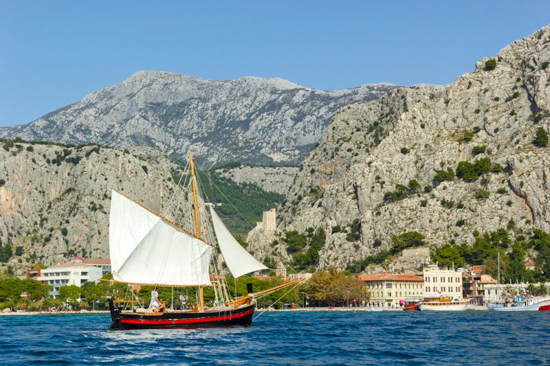 Kroatien Wandern Makarska Riviera - Omis vom Wasser - Kroatien - ©TZ Omiš
